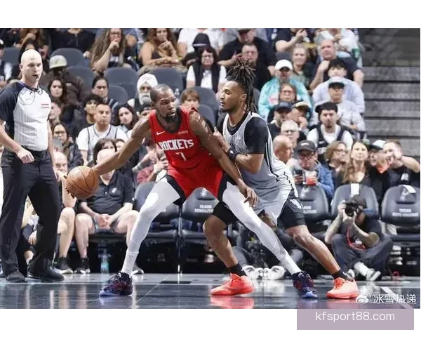 活塞时隔19年再夺东部第一 杜伦贡献16分7篮板乔治砍下20分